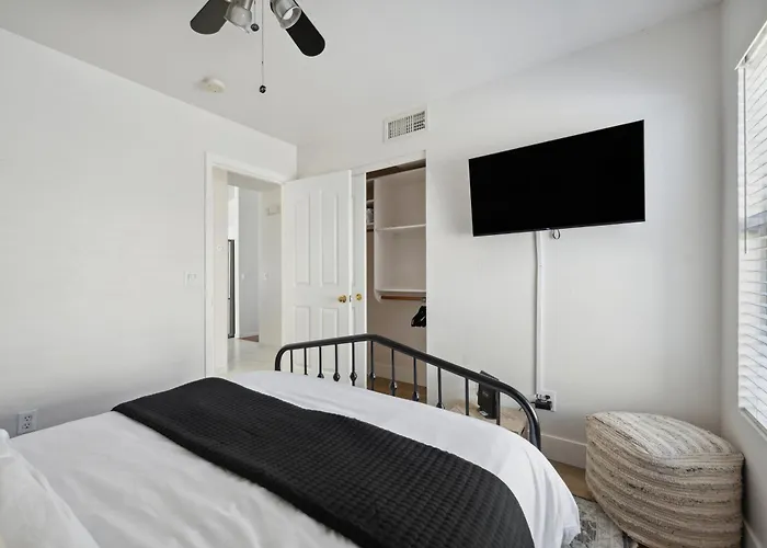 Villa 3br Pool With Waterfall And Mini Golf - Near Jw *